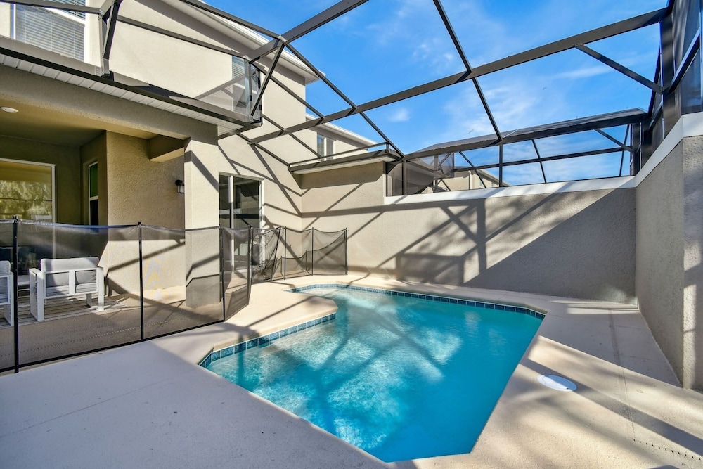 Storey Lake - Private Pool- King Bed - 4BD/3BA