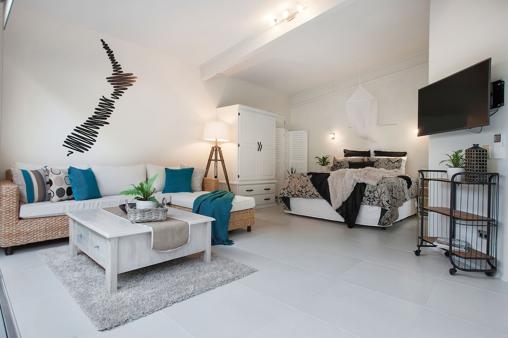 Warblers Retreat - Image 5