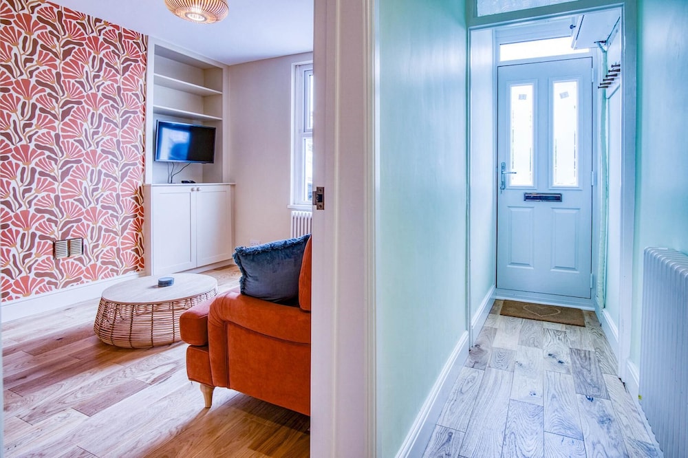 Woodville Road - 2 Bedroom House - Mumbles