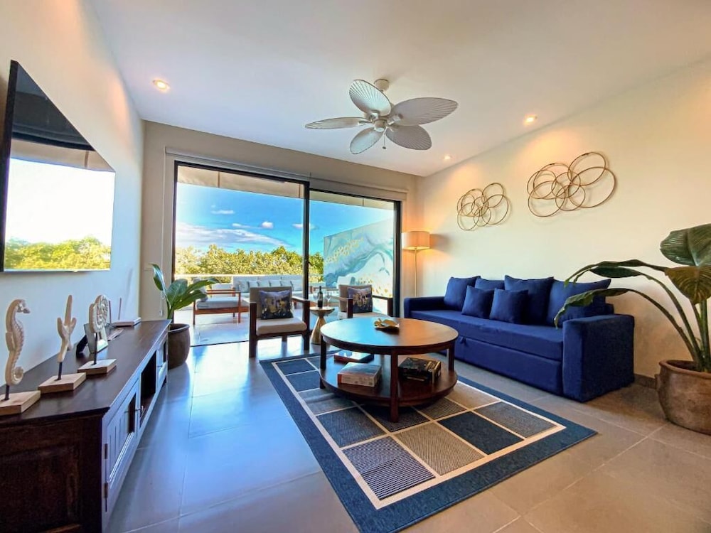 2BR Luxury Condo Golf View Corasol