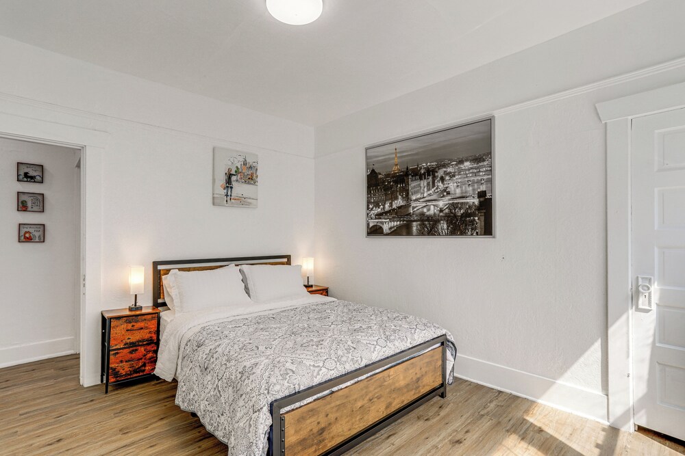 1 Mi to Green Lake: Family-friendly Seattle Home