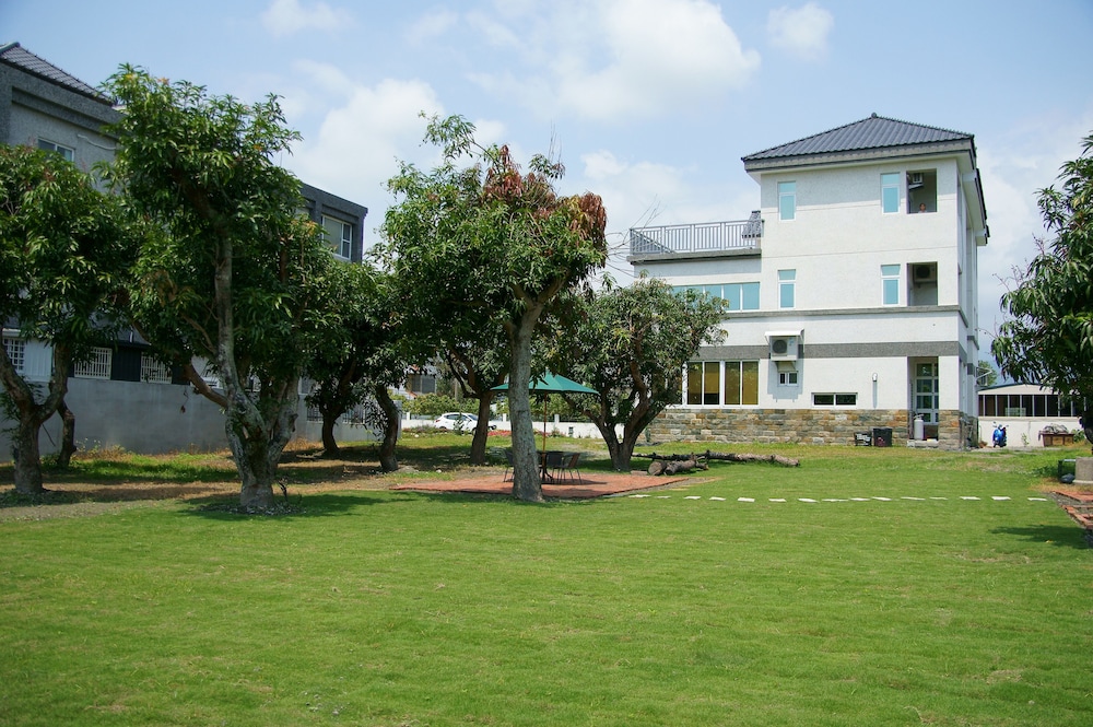 White Pine Village
