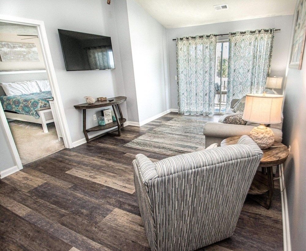 Waterway Village 17h 2 Bedroom Condo