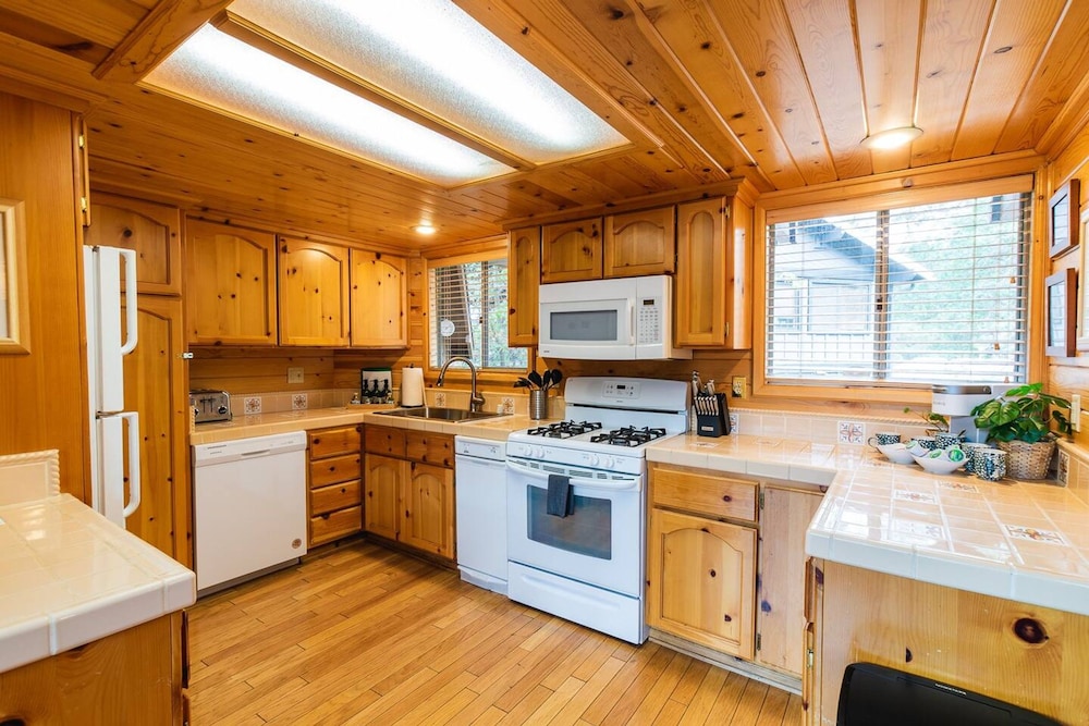 Discover Serenity Cozy Cabin With Mountain Views