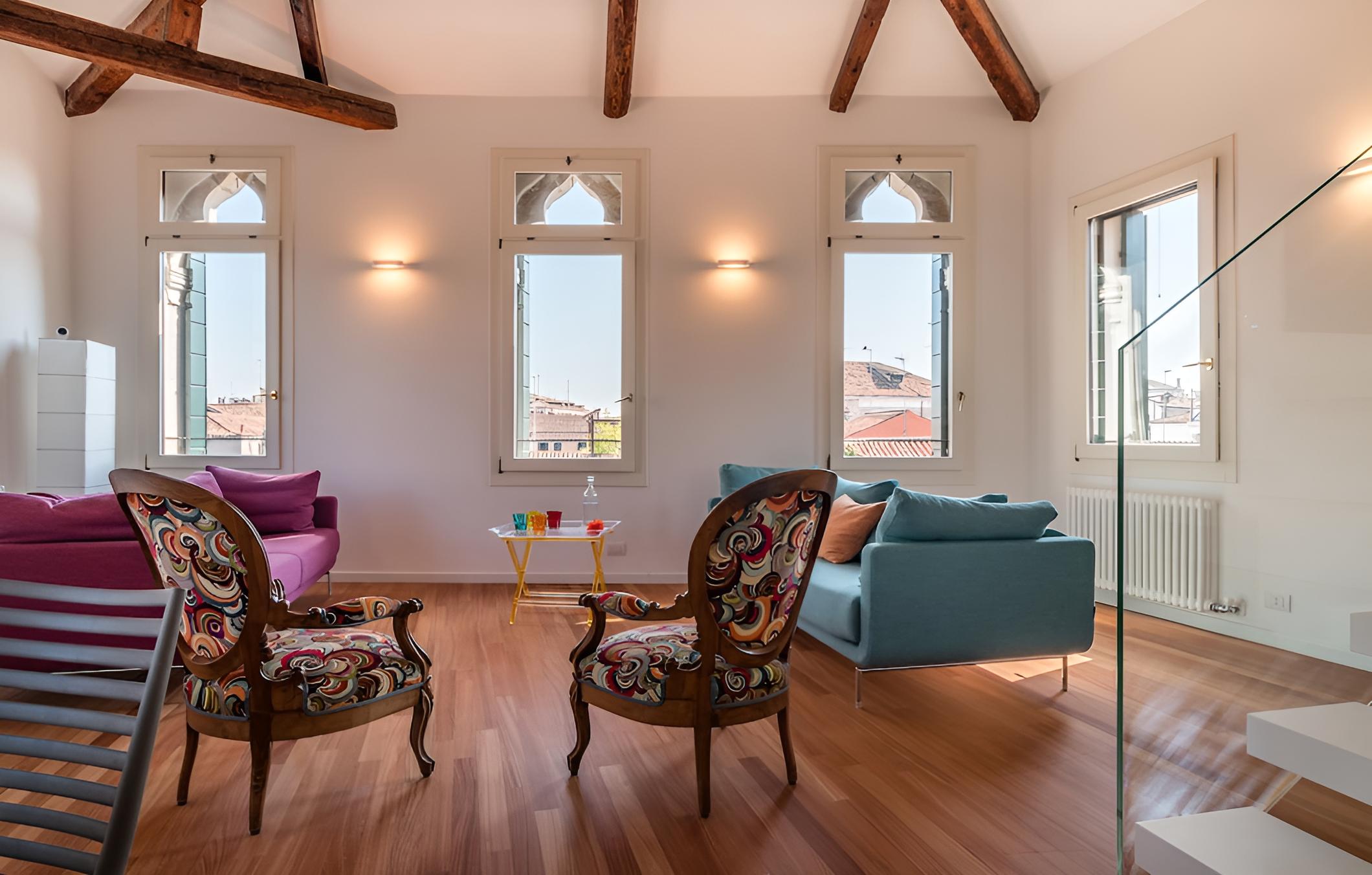 20 Windows on Venice