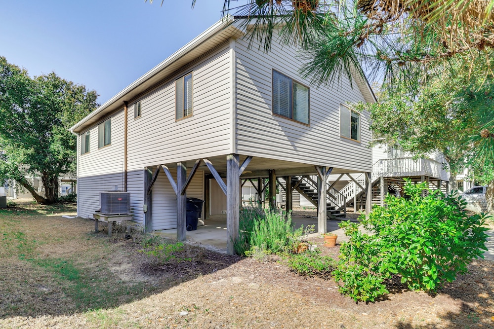 Walk to Shore: Outer Banks Beach Bungalow