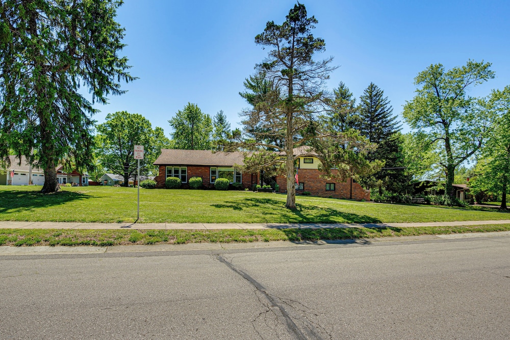 Chic Family-friendly Home in Riverside: 7 Mi to KC