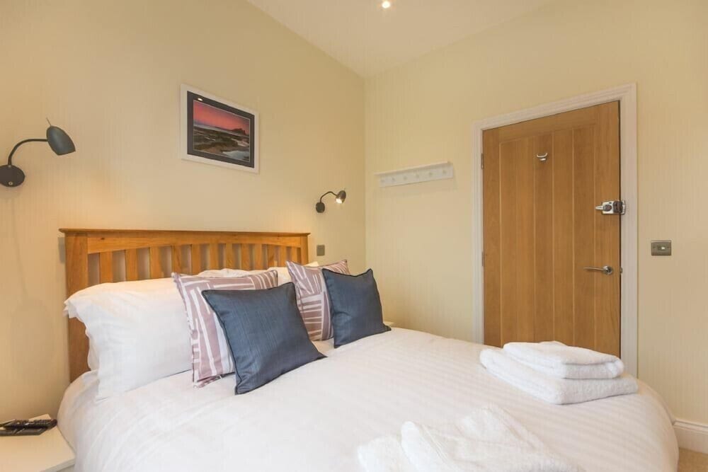 Dolphin Stone Lodge