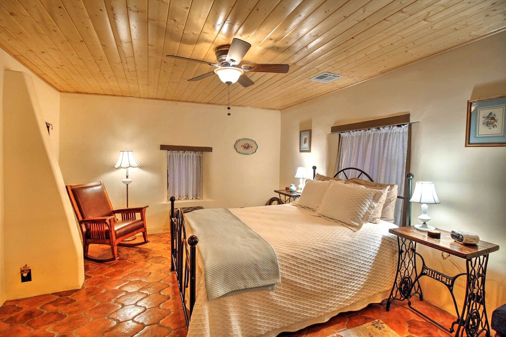 Charming Couples Casita, Walk to Old Mesilla Plaza view 2