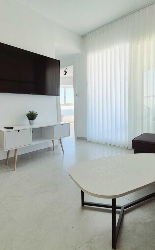 8Go to Leonardo apartments