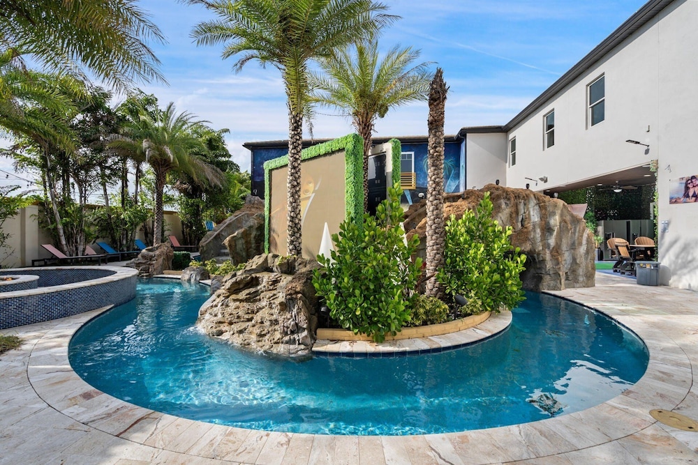 20 Bedroom Hollywood Themed Mansion Private Pool+Lazy River 20 Home