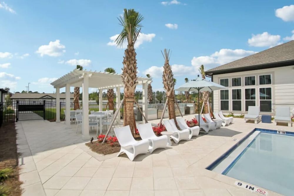 Landing Apartments near JAX