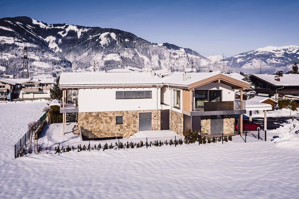 Aurora Mountain Chalet