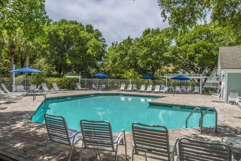 Steps to Beach & Pool Screened Porch Pelican Bay 45 at Wild Dunes Resort