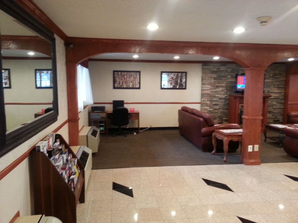 Days Inn & Suites by Wyndham Monroe view 2