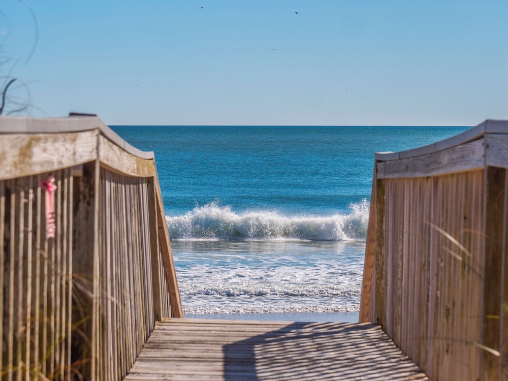 Sandy Feet by Topsail Realty