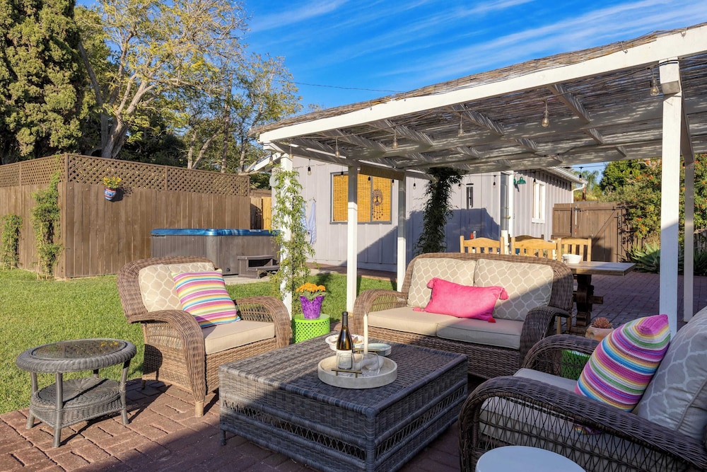 Hummingbird Haven by Avantstay Dog-friendly, Near the Beach, Huge Yard+hot Tub