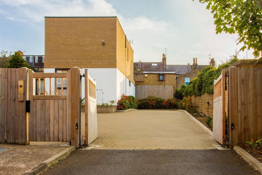 Cosy 2 Bedroom House Near Greenwich