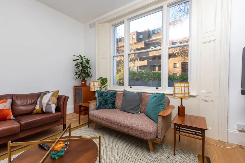Spacious and Bright 2 Bedroom Flat in Kentish Town