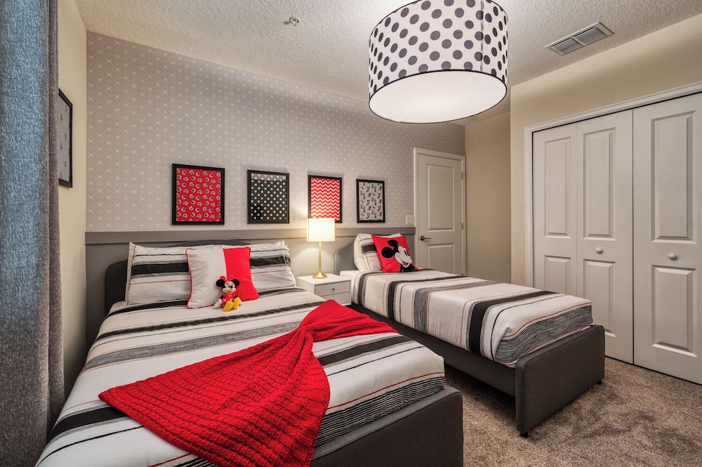 Champions Gate condos by UNE - Image 3