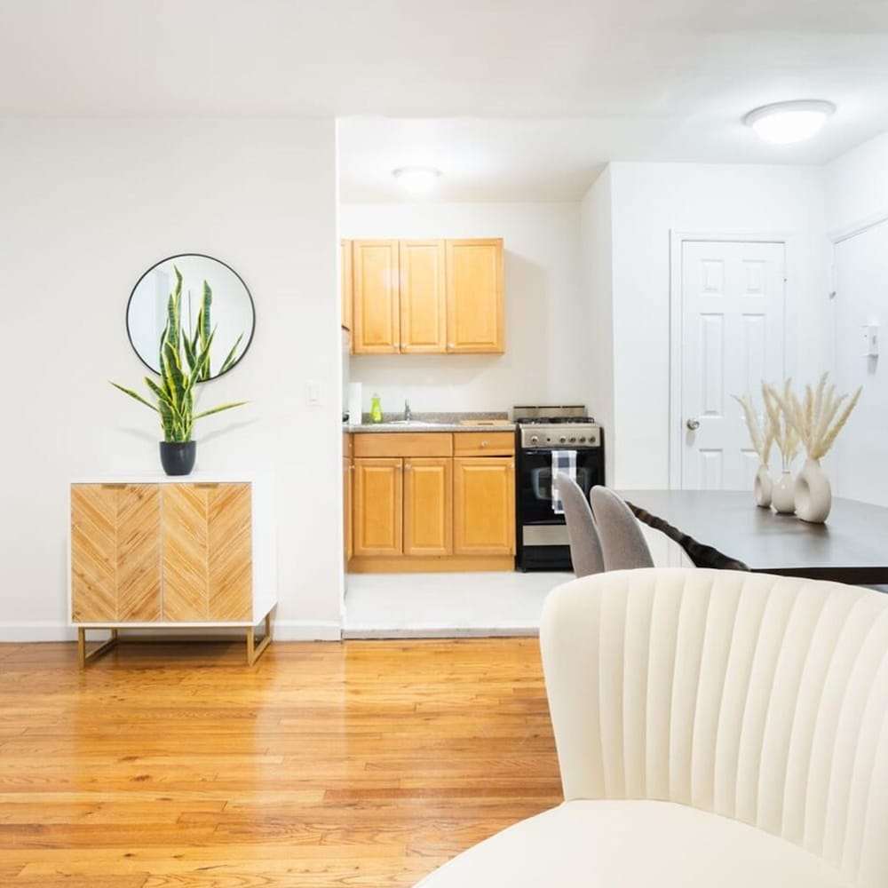 49-3b Newly Renovated 2BR W D Midtown East