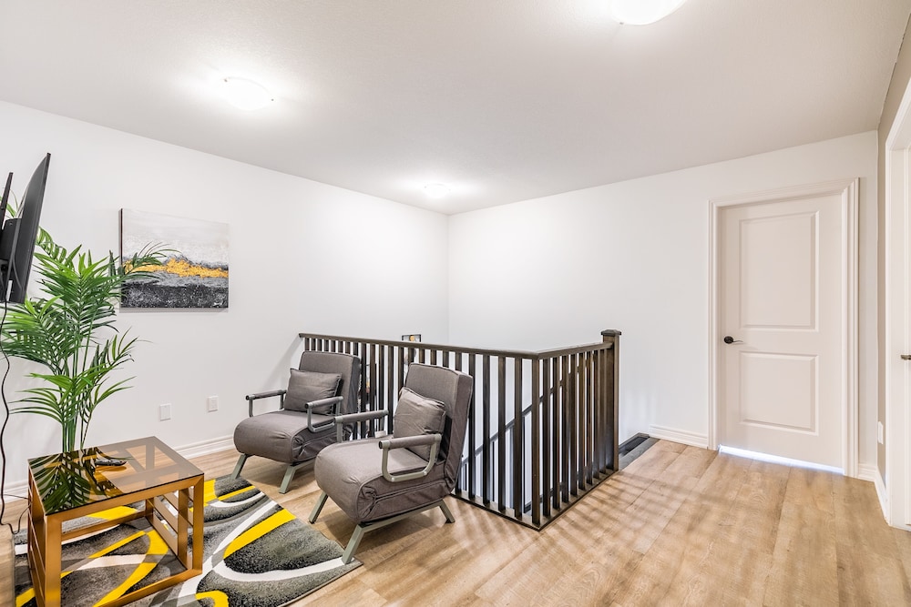 GLOBALSTAY. Waterfront 5BR Townhouse. Private HOT TUB, Gym, Sauna - Property Image 7