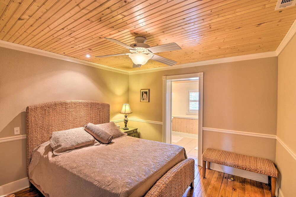 Serving Southern Charm at This Clarkesville House! view 5
