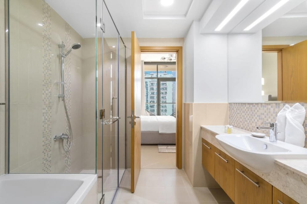Silkhaus Spacious 1BR in Downtown Pool View