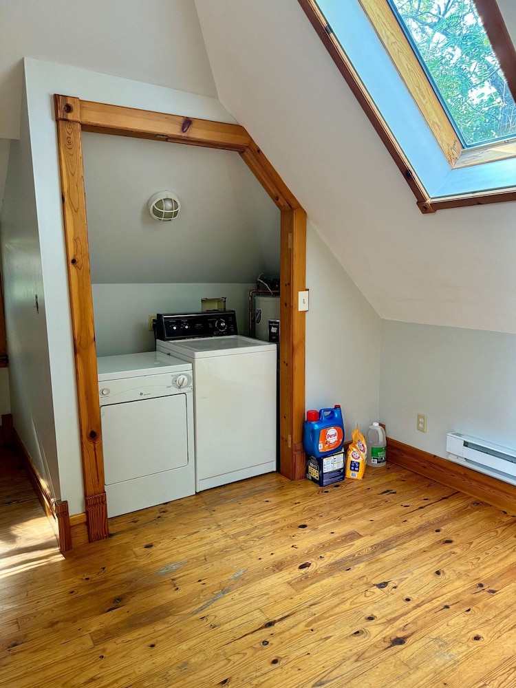 Free Parking - Prime Location - Downtown