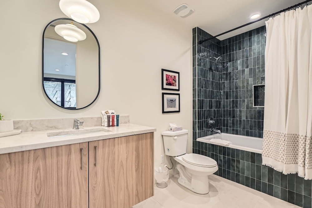 Park City Perfection On Lowell! 1063 4 Bedroom Home