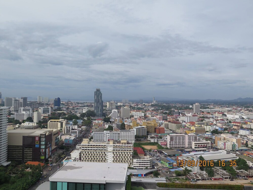 The Base Central Pattaya - 1 bdr Condo With Pool
