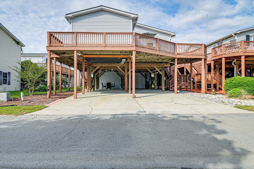 Walk to Surfside Beach: Home w/ Pool Access
