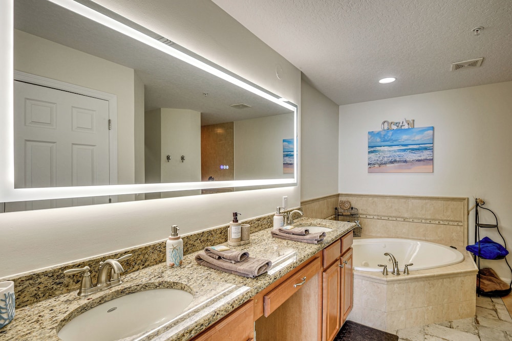 Direct Beach Access: NSB Condo w/ Community Perks