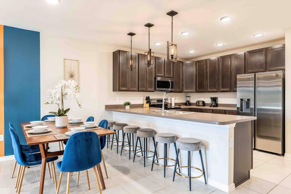 Designer Decorated-3 Bedroom Near Disney