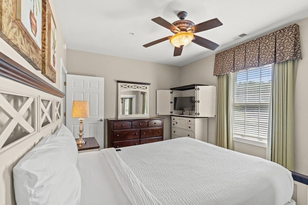 Magnolia Pointe Luster Leaf 4837-301 3 Bedroom Condo