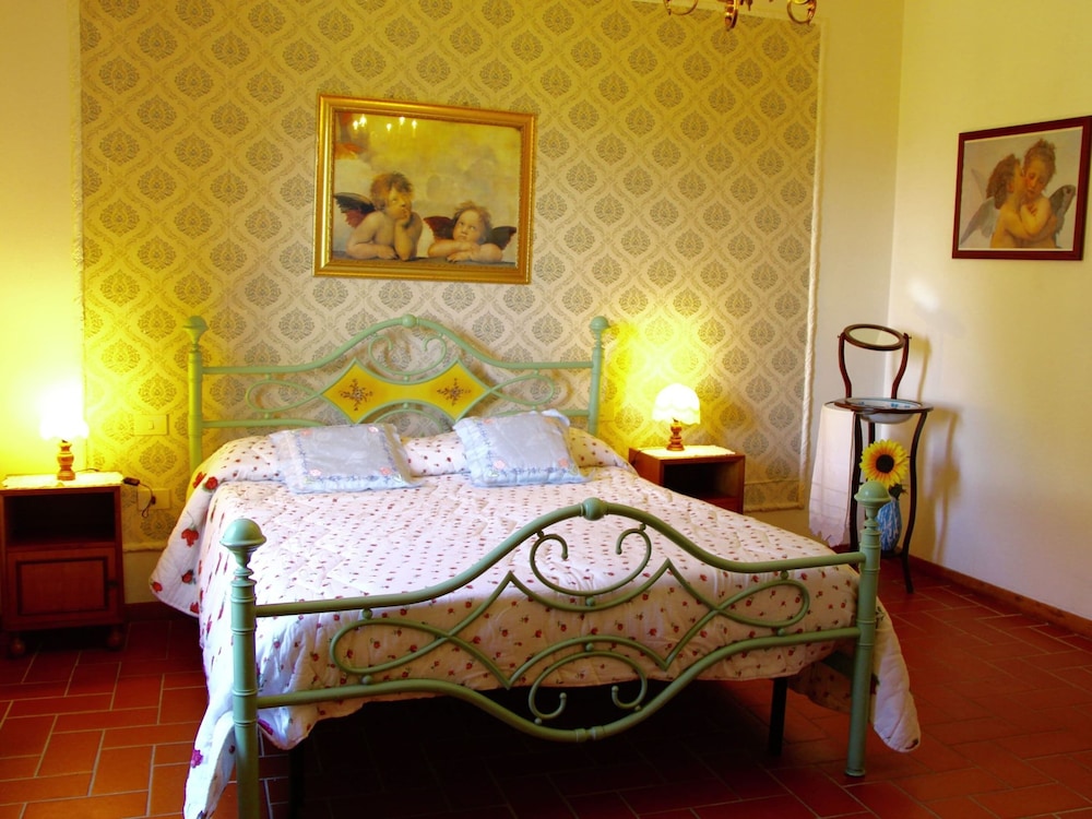 Farmhouse Living Amidst Vineyards view 4