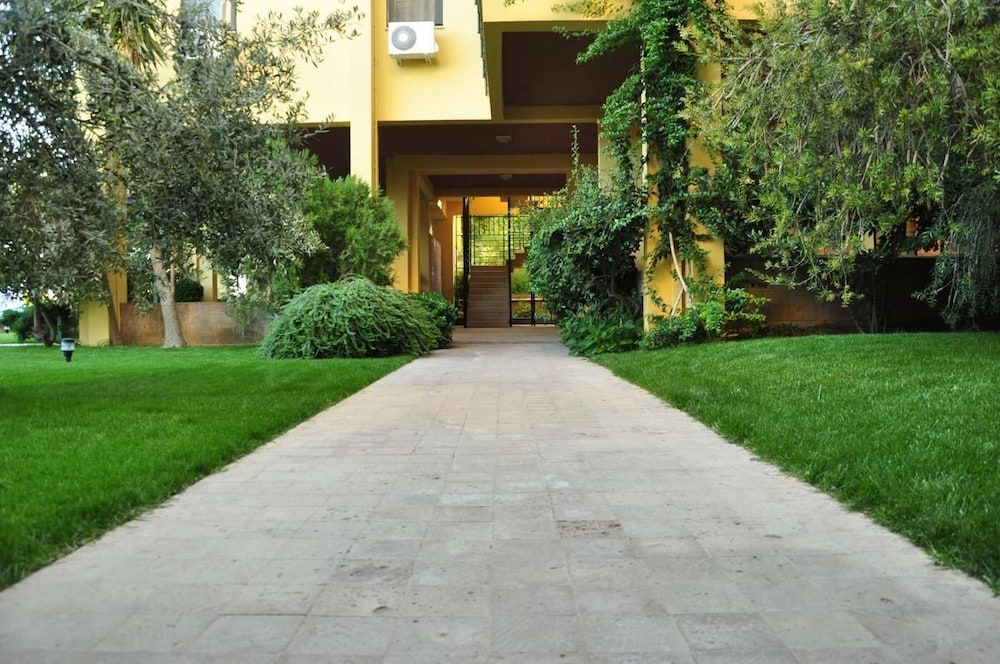 Palm Court Suites - Image 25