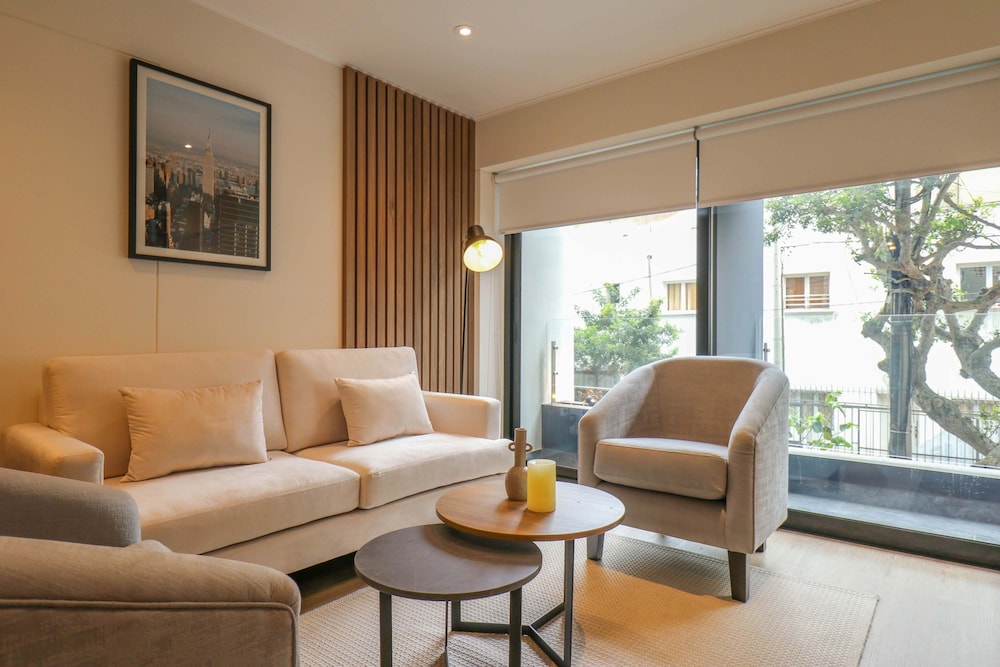 w Dazzling 1BR w Fantastic View in Miraflores