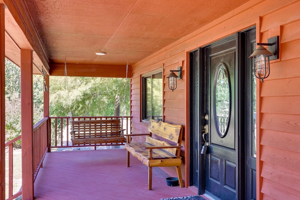 Riverfront Arkansas Abode - Furnished Deck & Grill view 5