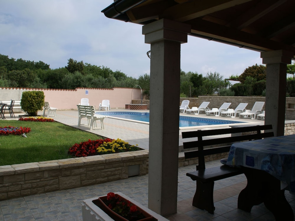 Photo 12
