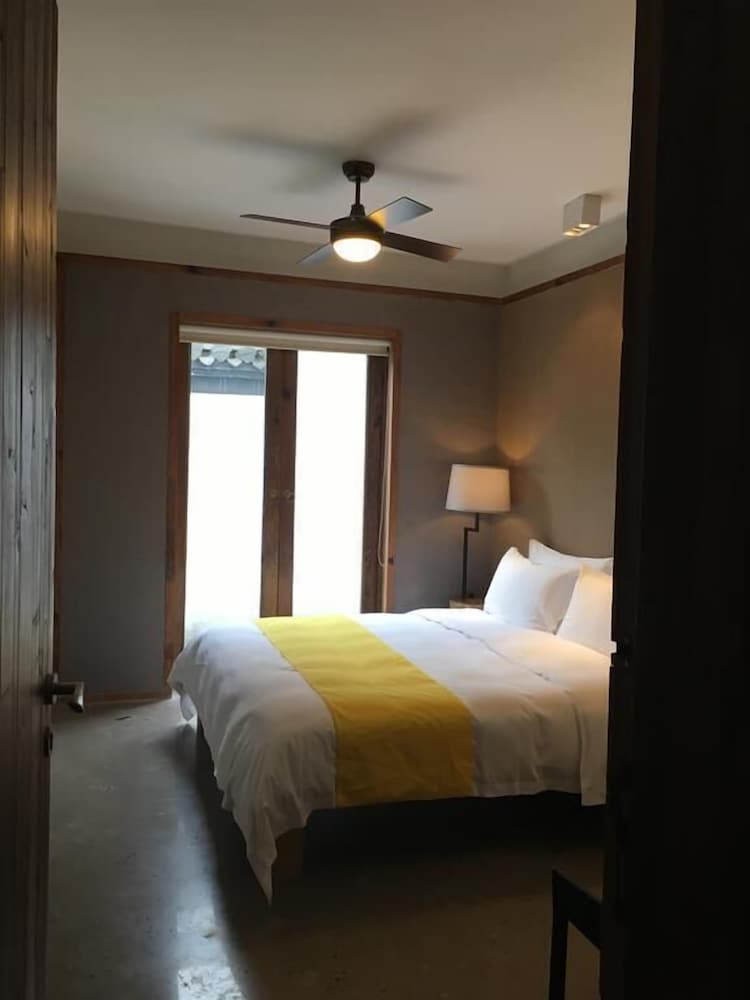 Huangshan Huizhou Creek Villa