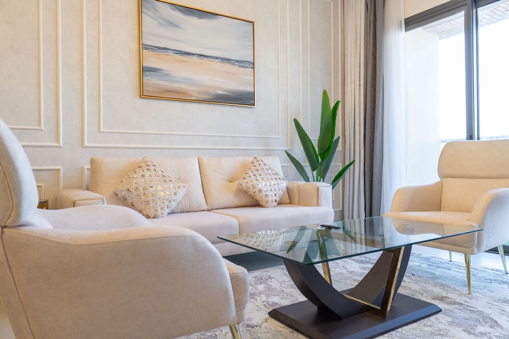 A Fantastic 1 Bed Flat Located in JVC