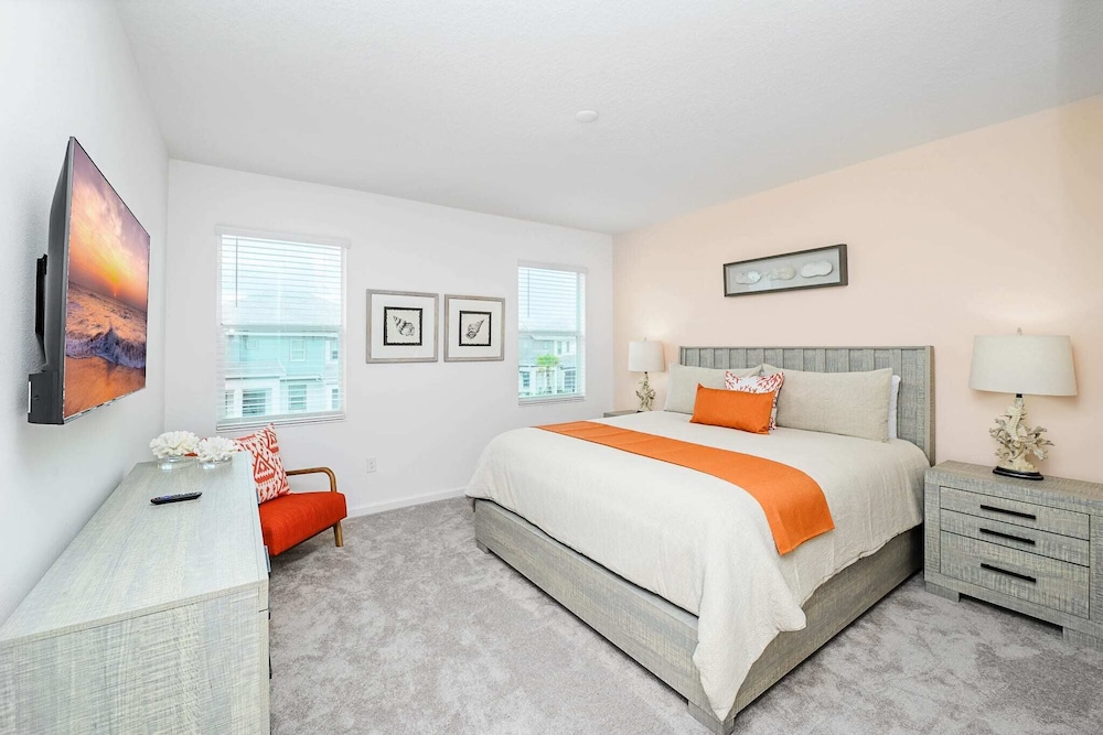 Upstay Luxury Resort Home w Pool & Patiosleeps 26