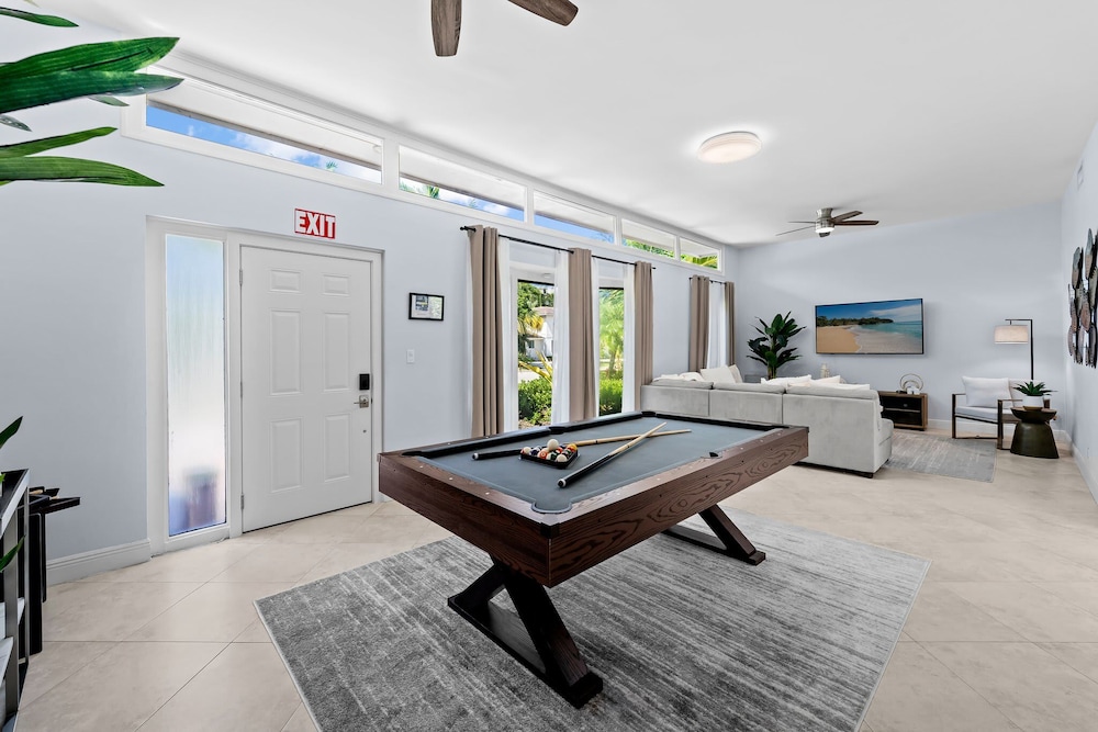 4BR Intracoastal Retreat With Pool, Games & More!