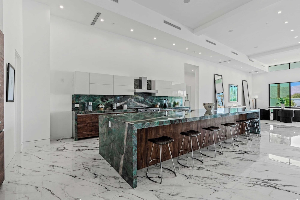 Indio Stay w/ Exclusive Amenities Pool, Hot Tub, Spa, Firepit Bravo Villa #16 by Avantstay