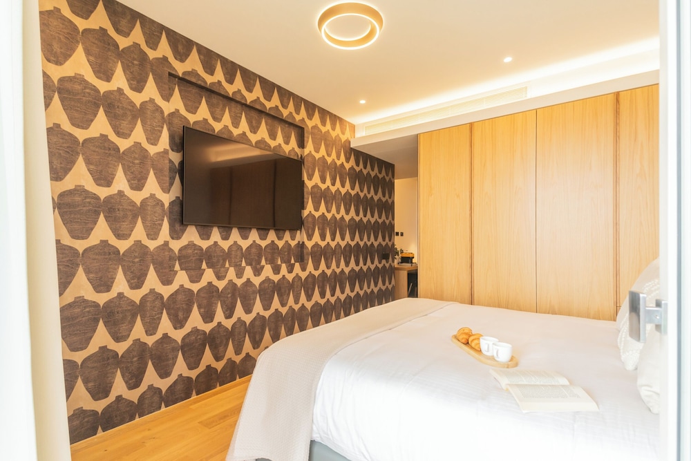 Pureview Luxury Suites, with breakfast & pool by Rent all Como