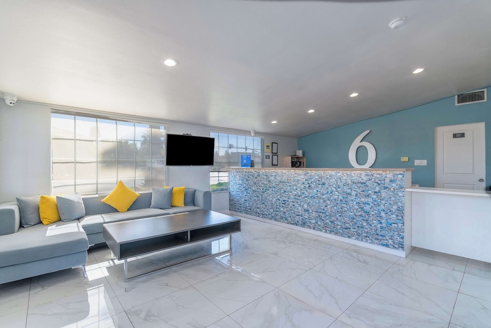Studio 6 Suites Madera, California - Yosemite view 2