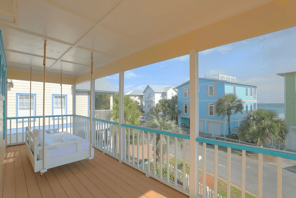 Holiday House by Avantstay Oceanview Steps to Beach
