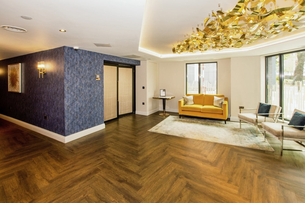 Sleek 6-guest Apt at St Martin s Bham view 2
