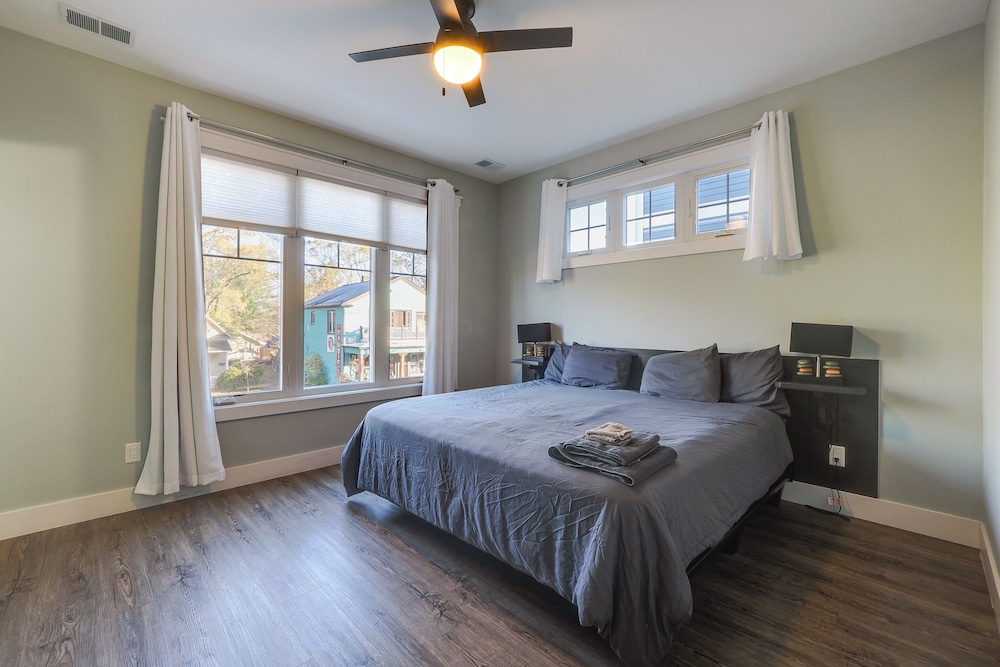 Walk to Front St! Traverse City Condo Near Skiing